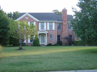 930 Country Club Dr, Cincinnati, OH 45245