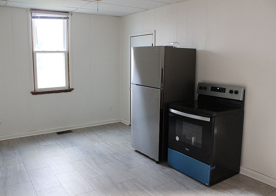1st image of 206 Albers St