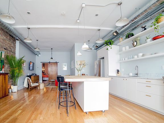 3rd image of 3520 W Diversey Ave