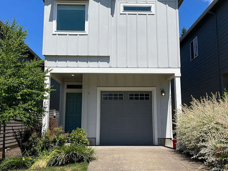 7385 SW Spruce St — Photo 1
