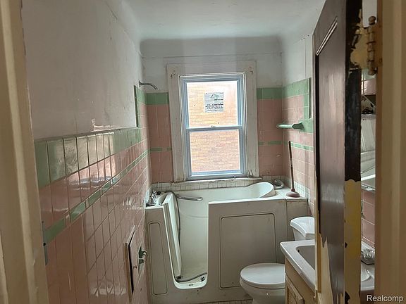 3rd image of 16170 Stoepel St