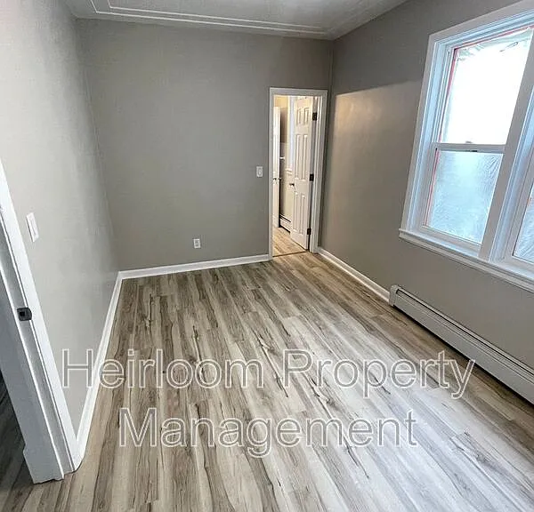 611 E 6th St #1 — Photo 8