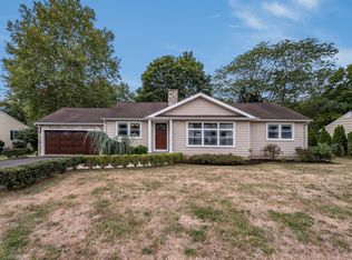 7 Jourdan Rd, Branford, CT 06405