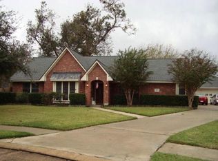 57 Sultana Ct, Lake Jackson, TX 77566