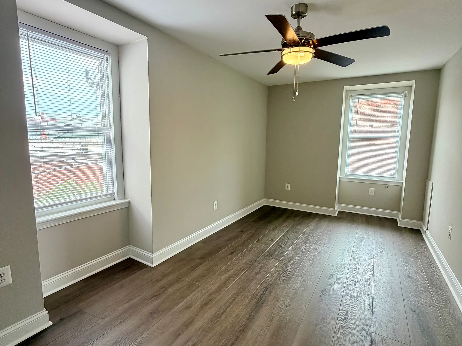 6 bed, 2471 sqft, $5,990 — Photo 2
