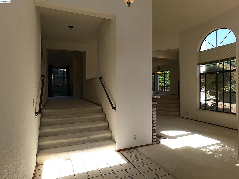19179 Alpha Ct — Photo 3