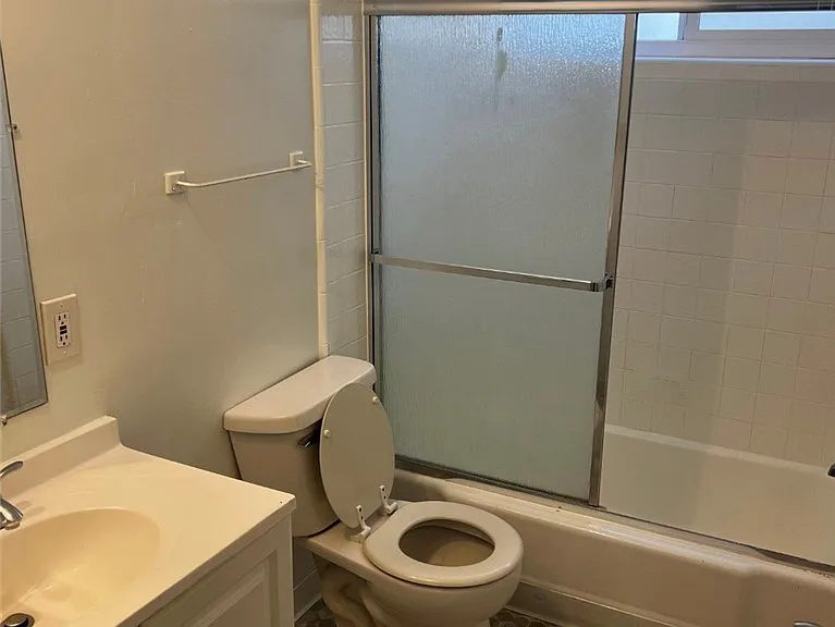 5753 Lexington Ave — Photo 12