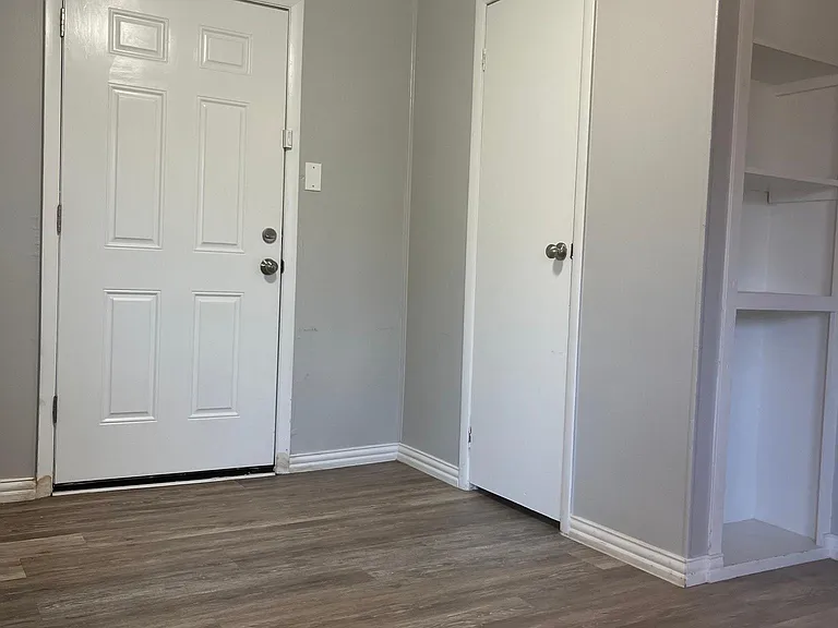 710 E Avenue G #5 — Photo 11