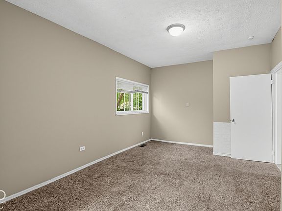 4th image of 131 N 6th Ave