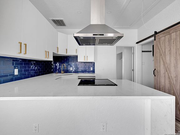 5th image of 701 W LULLWOOD AVE