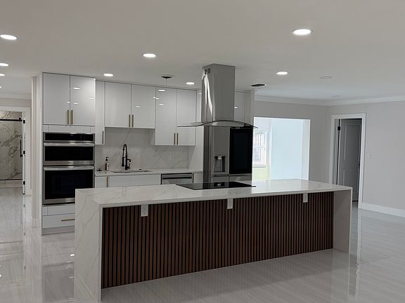 5th image of 2521 NE 45th Street