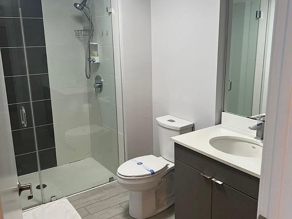 5th image of 321 NE 26th St #807