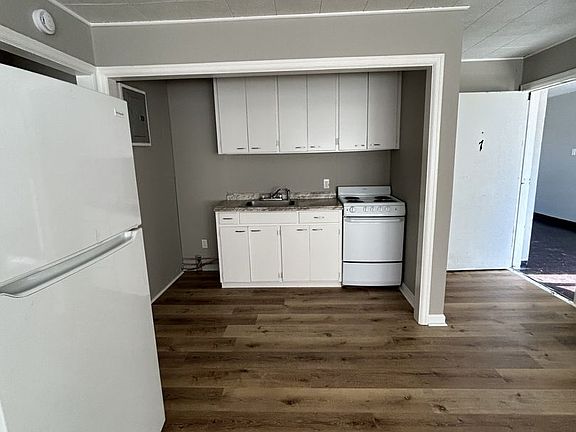 4th image of 126 E 13th St APT 7