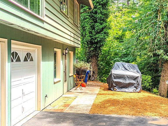 5th image of 1109 Charman St