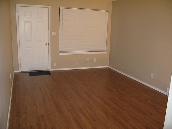 3rd image of 1013 SW 67th St