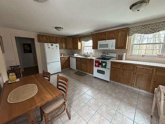 2nd image of 24 Fay Rd