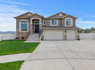 906 Romsey Ct, North Salt Lake, UT 84054