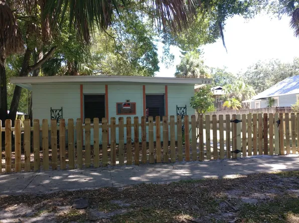 725 Jackson St N, Saint Petersburg, FL 33705