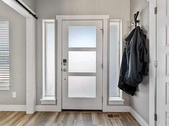 3rd image of 1005 Kenbrook Loop