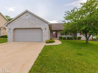 702 Park Trail Rd, Mackinaw, IL 61755