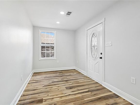 3rd image of 1023 S Starrett Rd