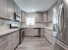 343 Warren Ln (B), 2 beds  1.0 baths (717 sqft)