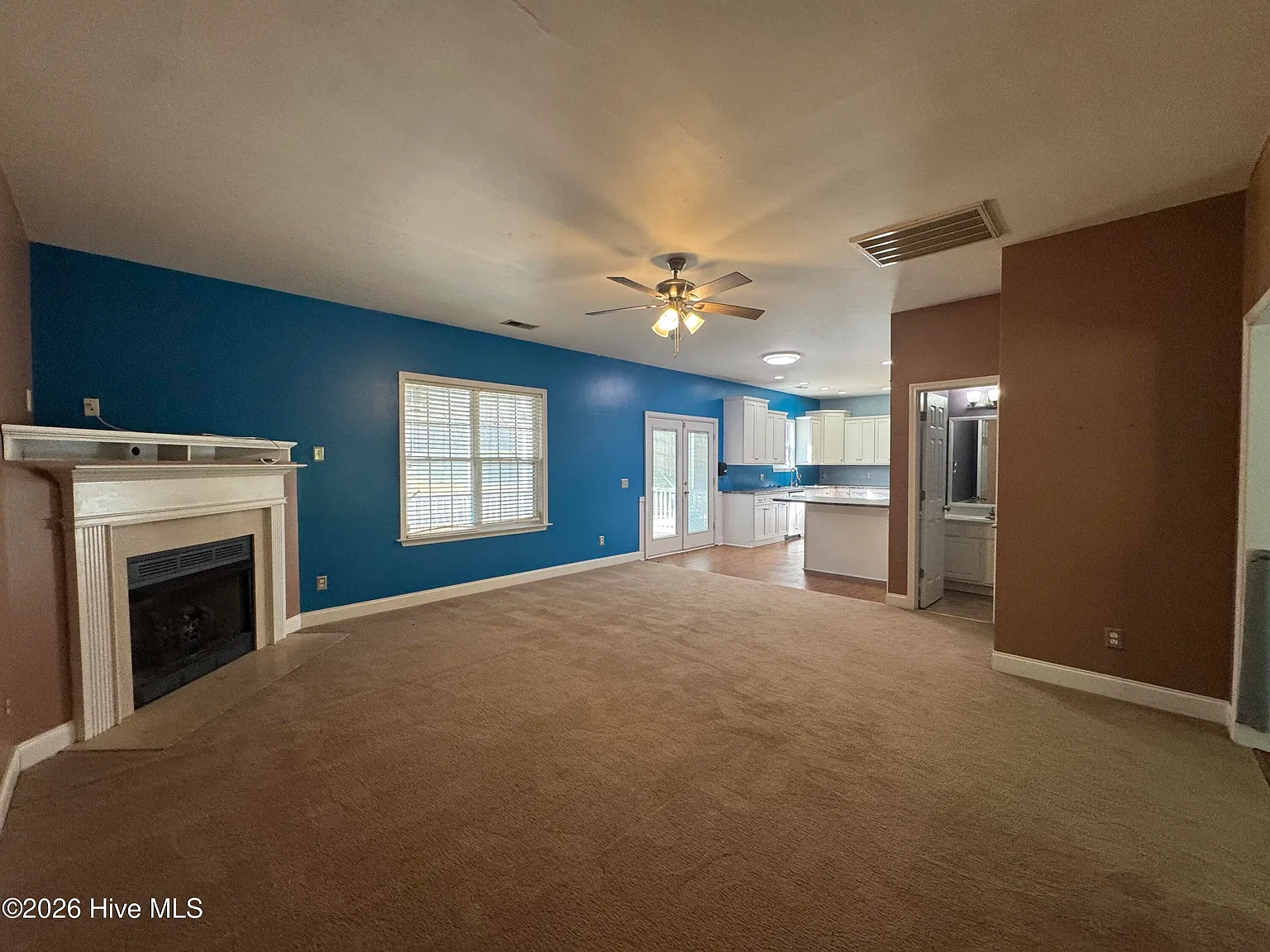 4 bed, 2.5 bath, $2,500 — Photo 4