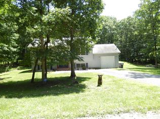 6047 Little Bear Ln, East Stroudsburg, PA 18302