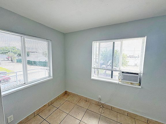 4th image of 100 NW 30th Ave