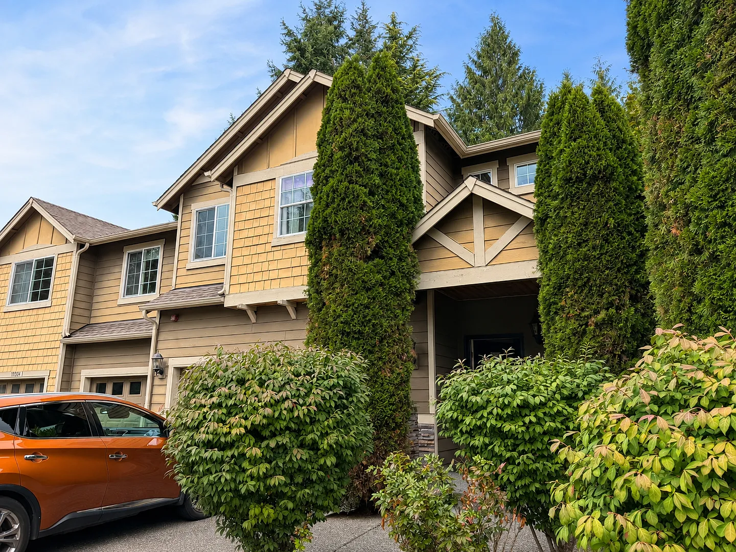 Spacious 3-Bedroom Redmond Home with Garage and Private Yard — Photo 1