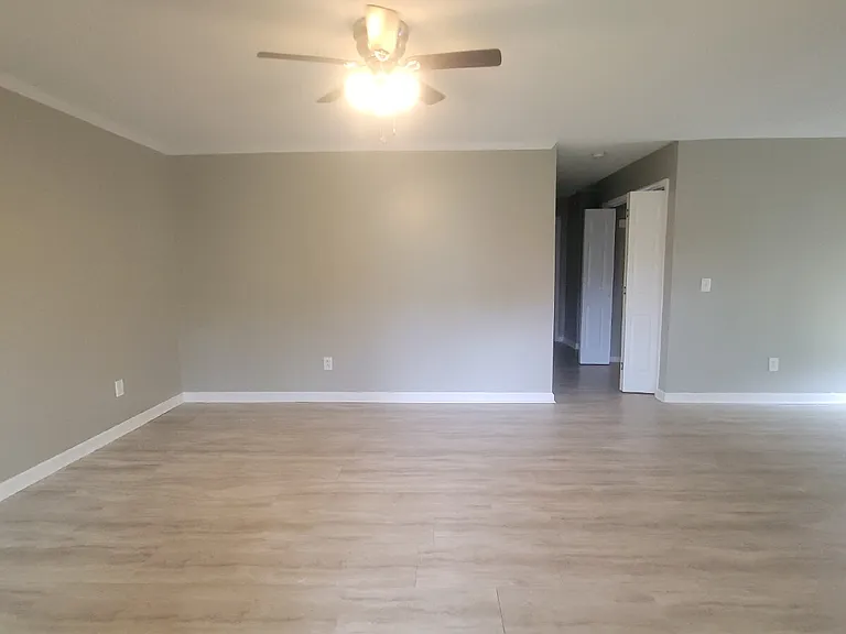 1502 Barrington Rd NW #B — Photo 4