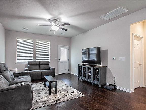 2nd image of 7521 Saginaw Dr