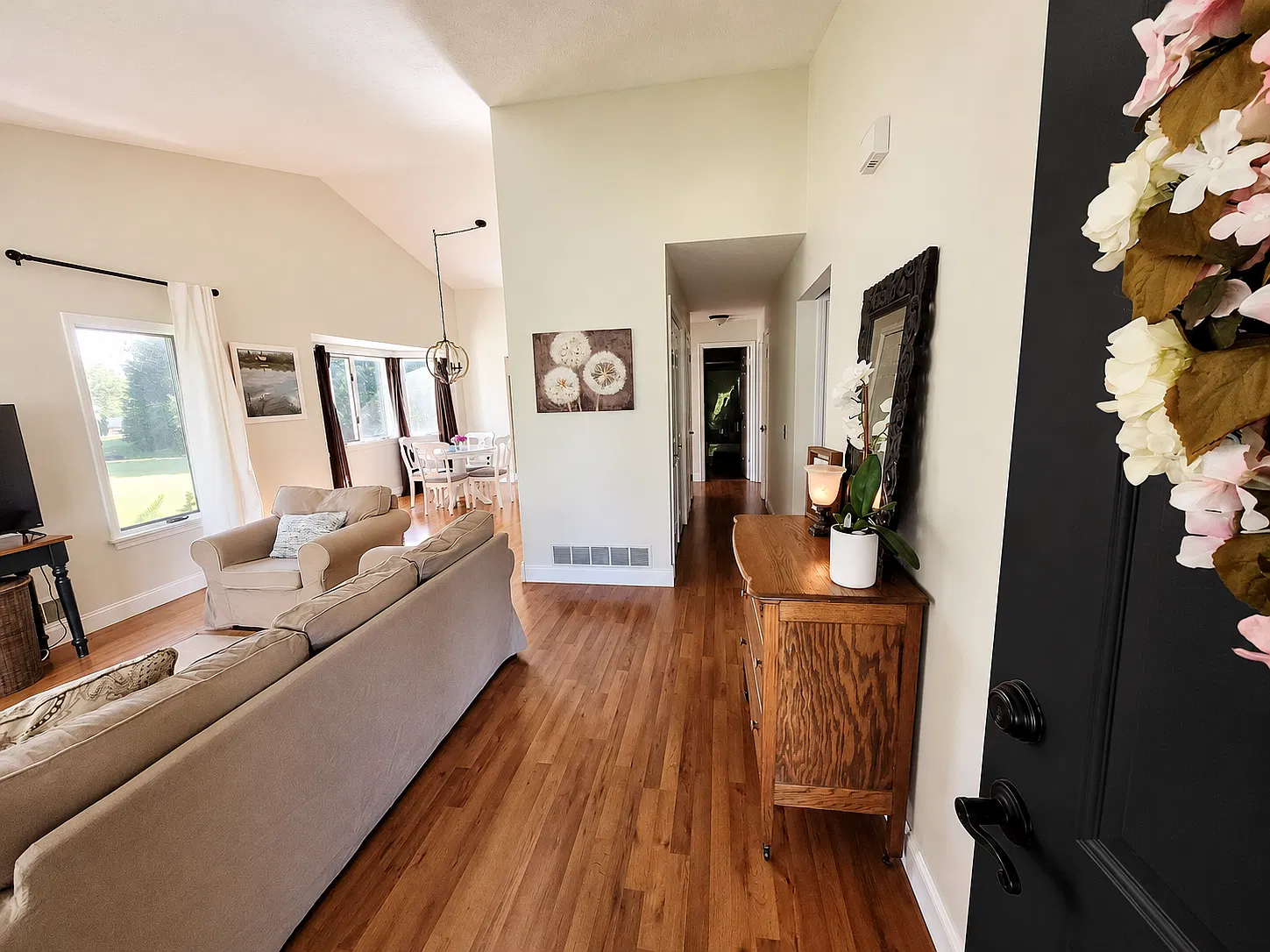 2 bed, 1.5 bath, 1018 sqft, $2,300 — Photo 2