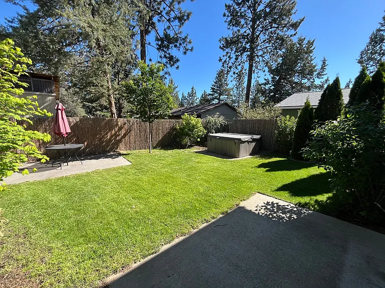 588 SE Roosevelt Ave — Photo 12