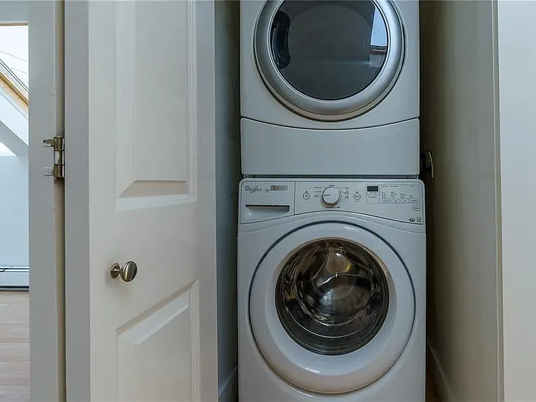 3rd floor in-unit laundry