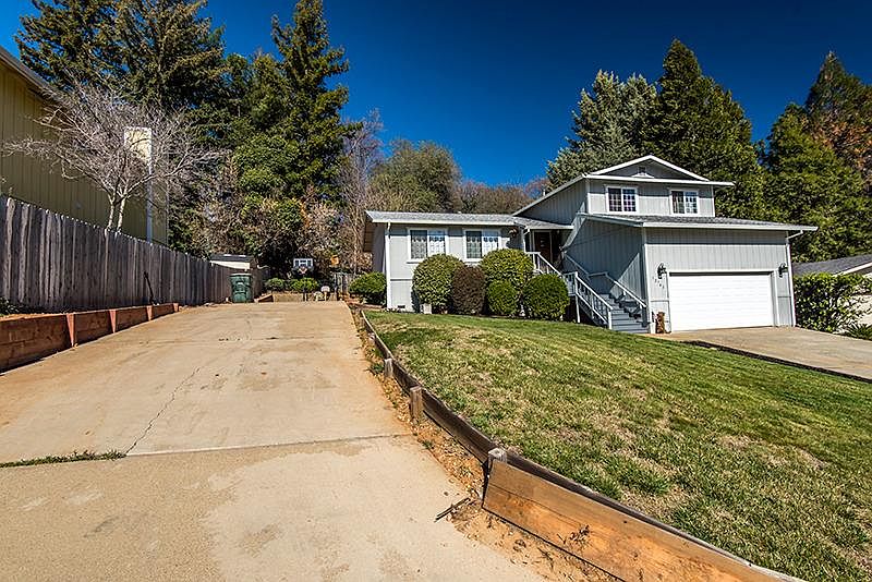 1st image of 12743 Manor Dr