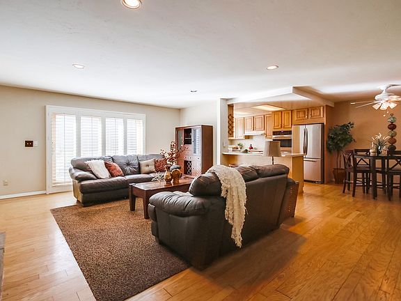 5th image of 2048 Catalina Blvd