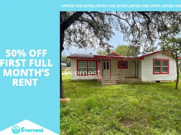 1224 Plum St, Floresville, TX 78114
