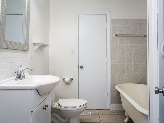 5th image of 1304 Holloway Ln