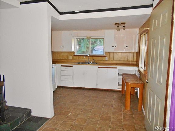 5th image of 290 Appaloosa Dr