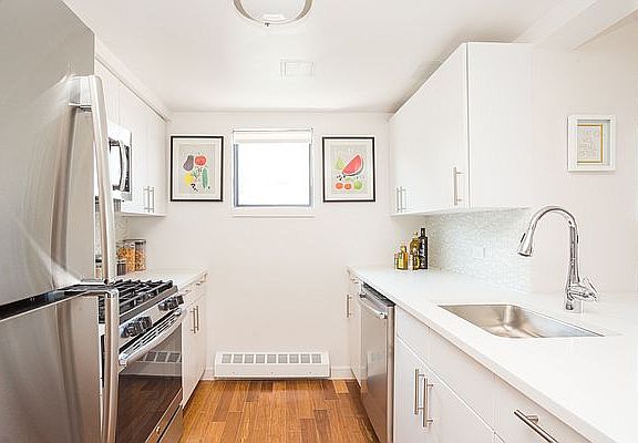5th image of 27 Albany Ave APT 402