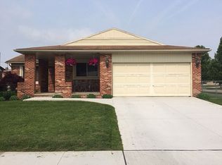 19374 Cascade Dr, Brownstown, MI 48193