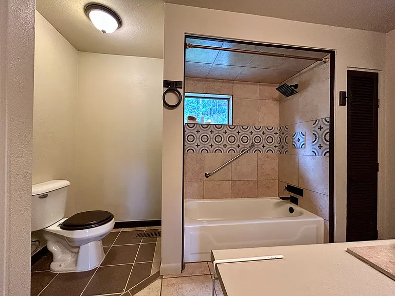 Separate toilet nook and additional closet space