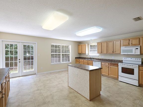 2nd image of 25232 Lakeland Dr