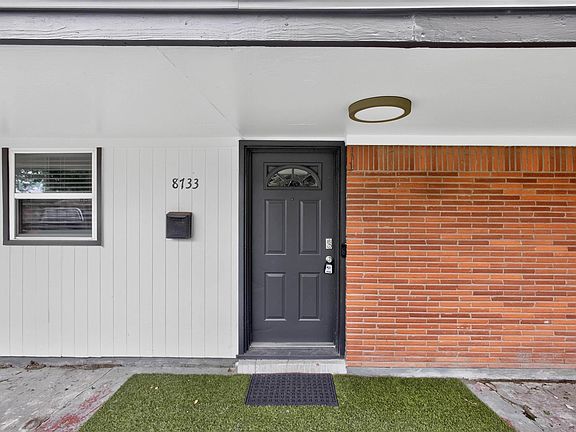 3rd image of 8733 Lugary Dr