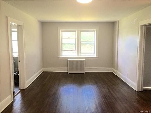 3rd image of 10 Oakridge Pl APT 6A