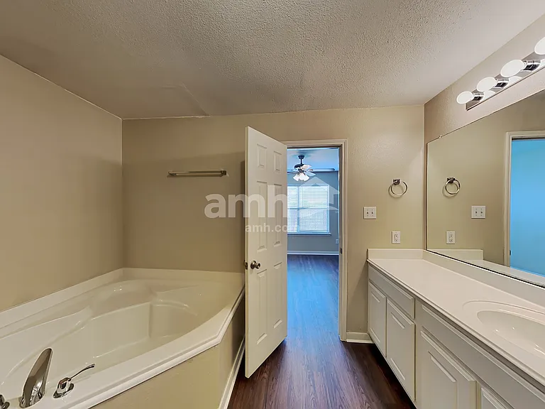 4615 Snowdrop Ct — Photo 10