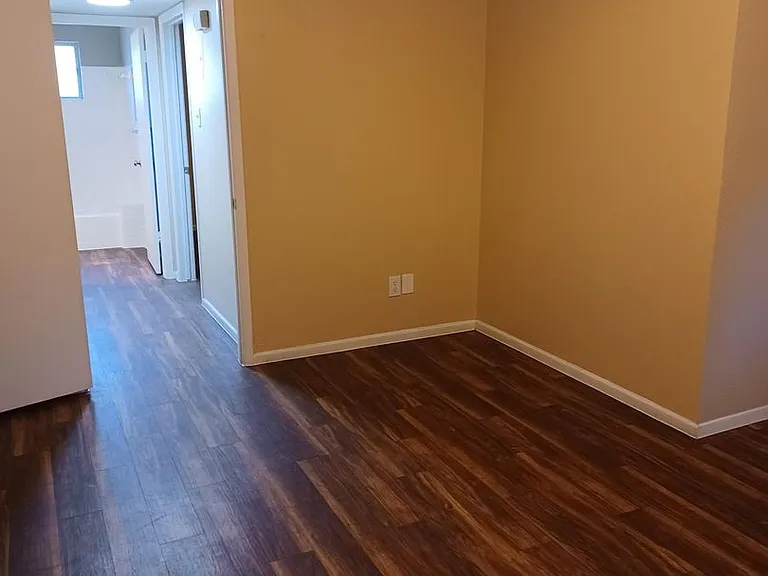 Robinson Manor Apartments — Photo 16