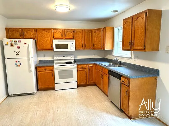 1003 Wintergreen Ln — Photo 12