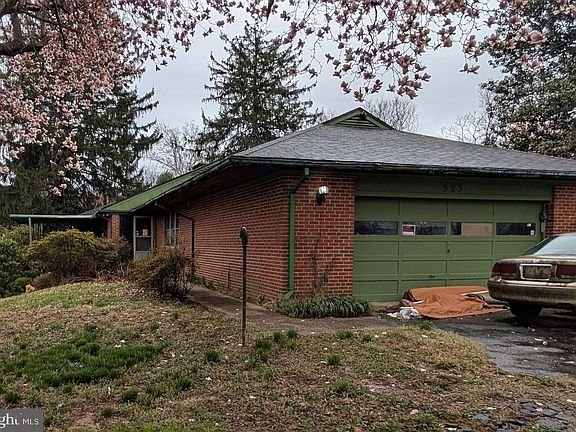 2nd image of 523 Copley Ln